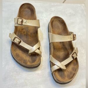 Birkenstock Mayari Size 38, Women Size 7,Men Size 7 good condition and bottom